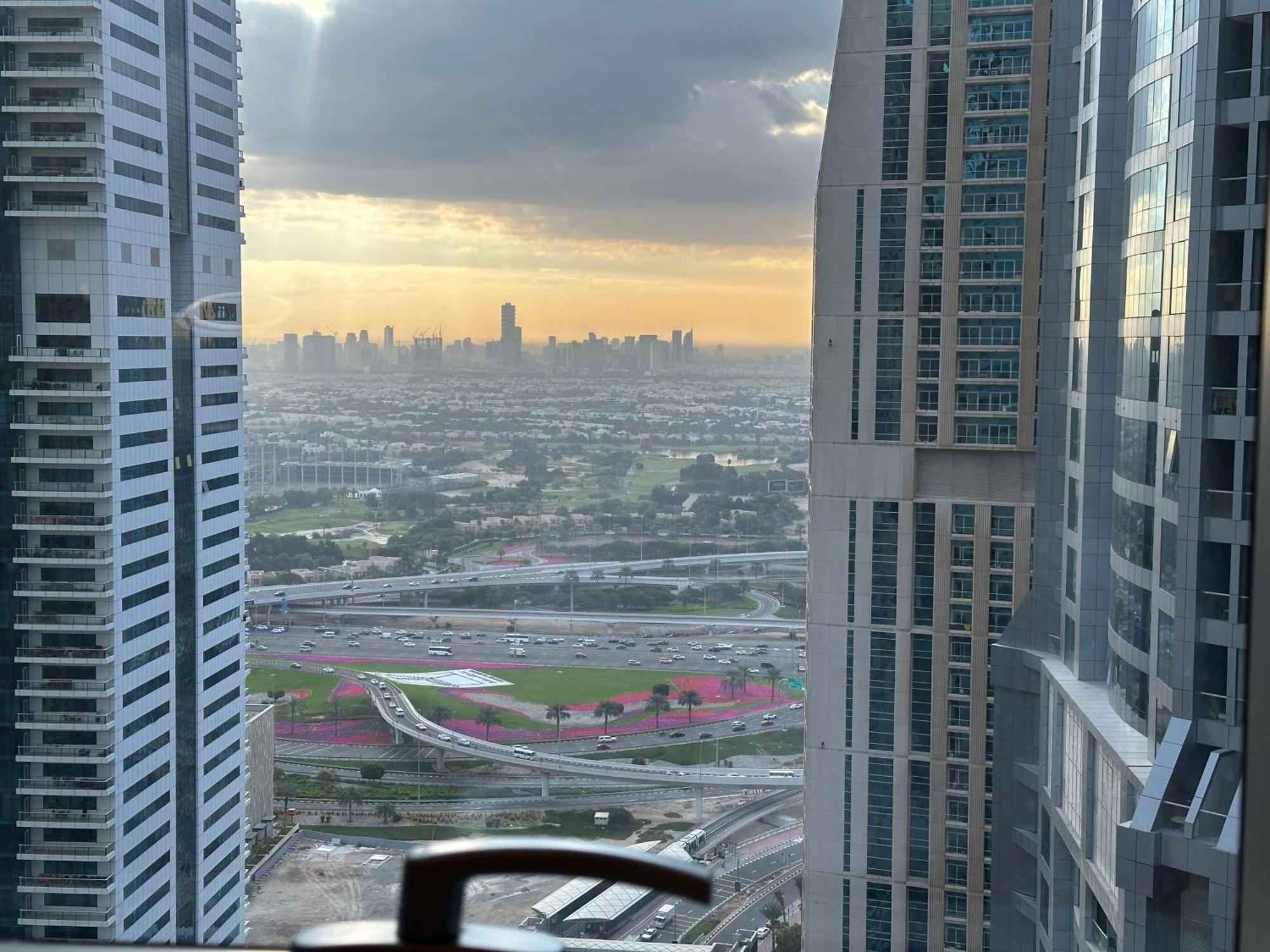 Super Host At Highest Residential Tower In The World, Private Rooms In A Shared Apartment Dubai Exterior photo